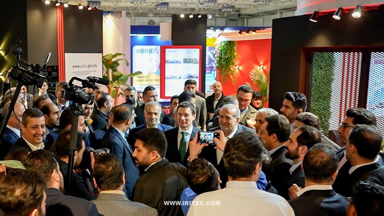 حضور رئیس‌جمهور و وزیر صمت در غرفه‌های ایمیدرو و ایریتک در نمایشگاه اوراسیا ۲۰۲۵ (2)