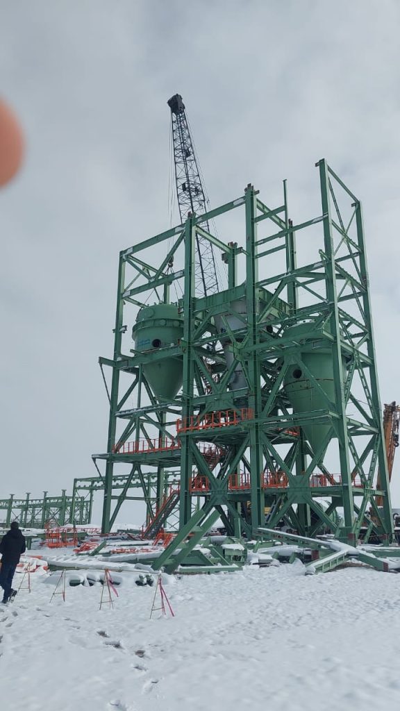 استقرار تجهیز Top Gas Scrubber در سازه کوره پروژه احیاء اقلید توسط صنایع ساخت ایکا