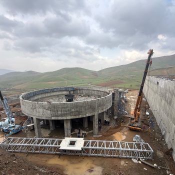 ادامه عملیات اجرایی کارخانه طلای سقز با وجود بارش شدید باران و برودت هوا