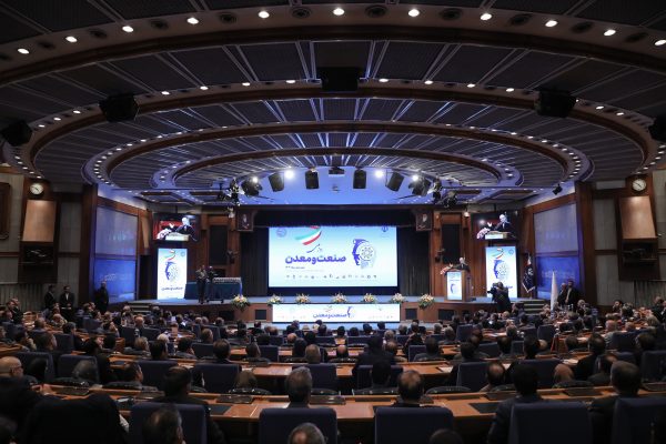با حضور رئیس&zwnj;جمهور و وزیر صمت انجام شد/ تجلیل از برگزیدگان صنعت و معدن